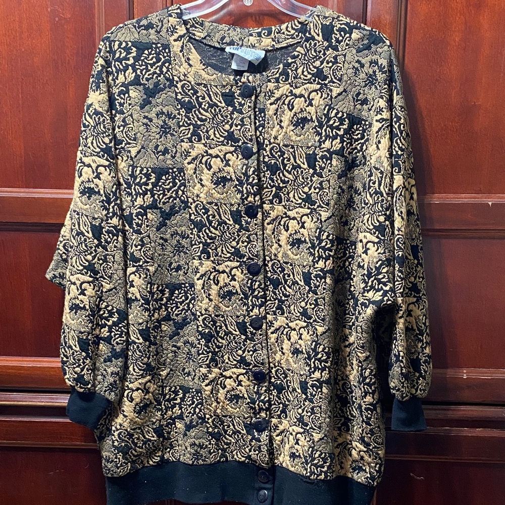 Top Notch vintage Black and Gold Floral quilted women’s light jacket size 4X